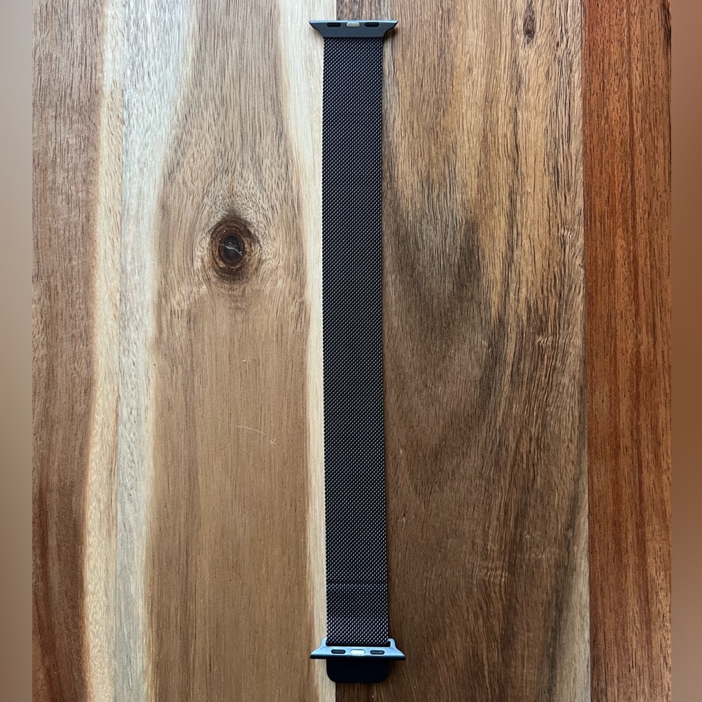Gently Used Apple Brand Space Black Milanese Loop Stainless Steel 44/45mm